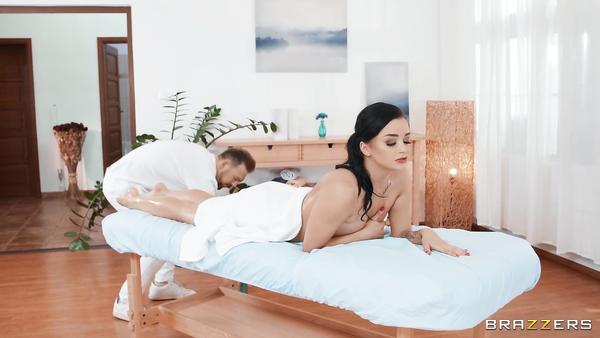 Daphne Klyde – Married Masseur Erik Everhard Fucks Client’s Oiled Ass